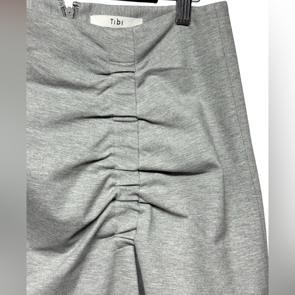 Tibi Origami Grey Ruched Midi skirt
Size 10 - Picture 4 of 8